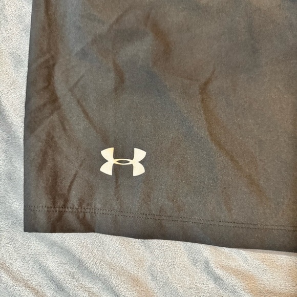 Under Armour Black and Gray Athletic Shorts Lightweight Comfort

#1056 - Picture 2 of 10